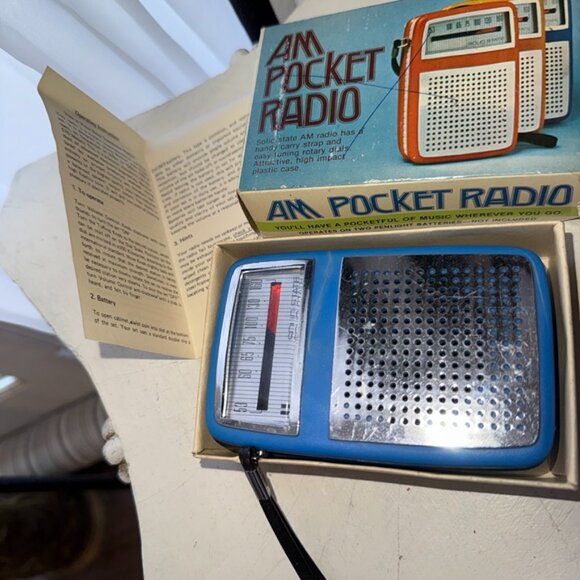 TESTED Vintage AM Transistor Solid State Handheld Radio Blue WORKING Clean - Picture 4 of 13